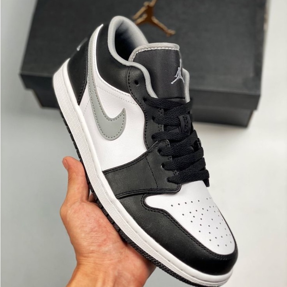 JORDAN 1 LOW | BLACK MEDIUM GREY. M8/W9.5